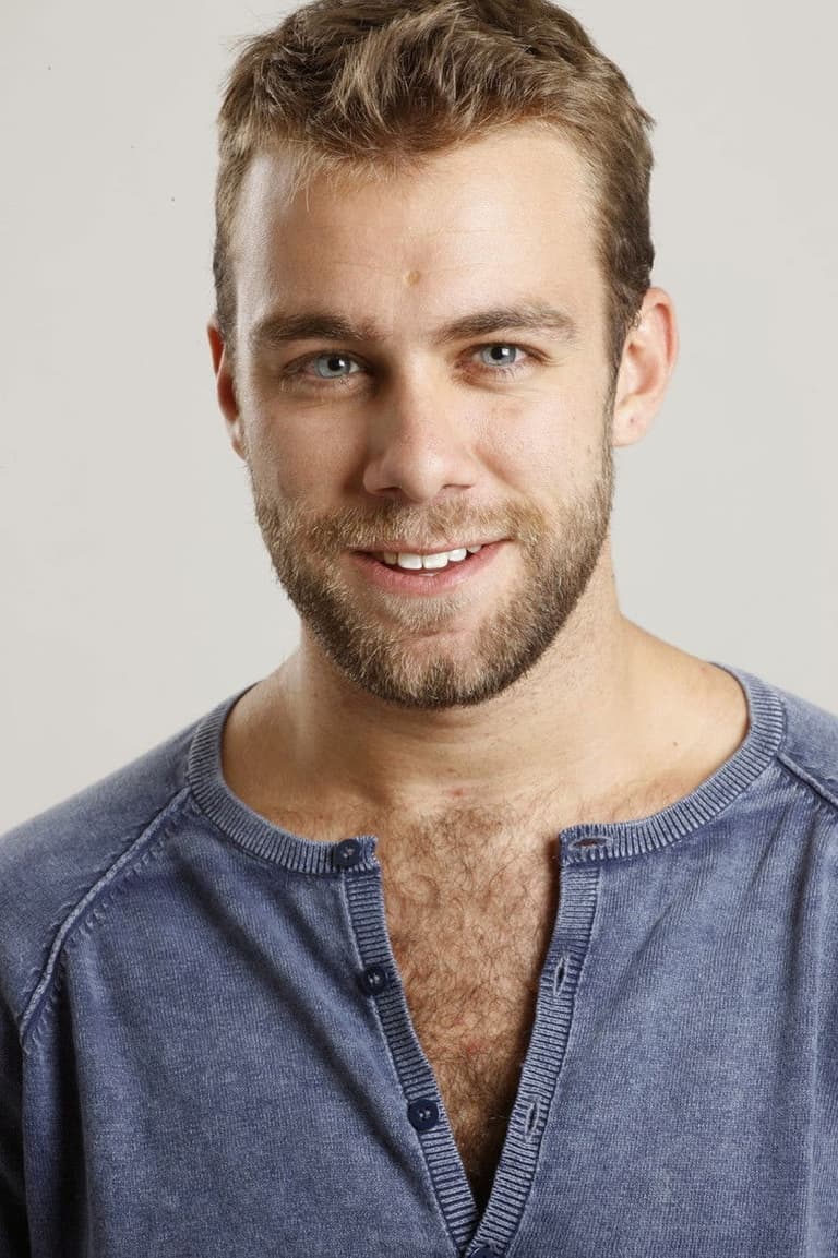 Actor Carlos Serrano