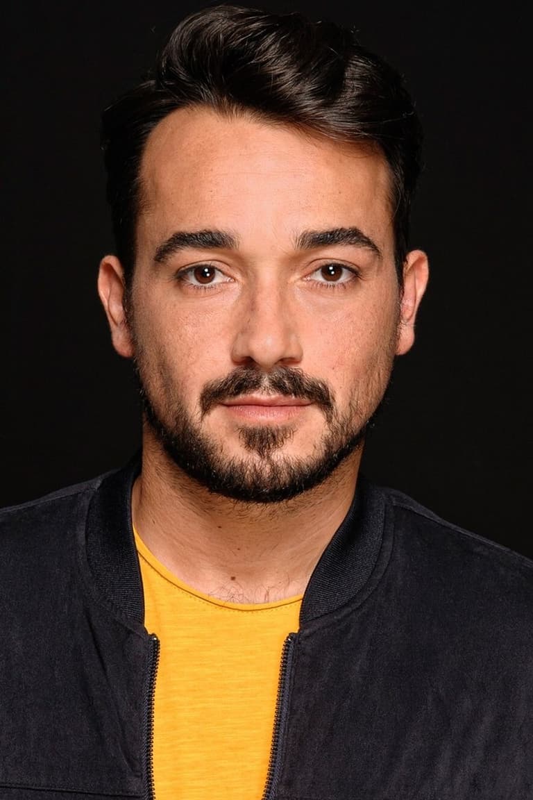 Actor Adrián Viador
