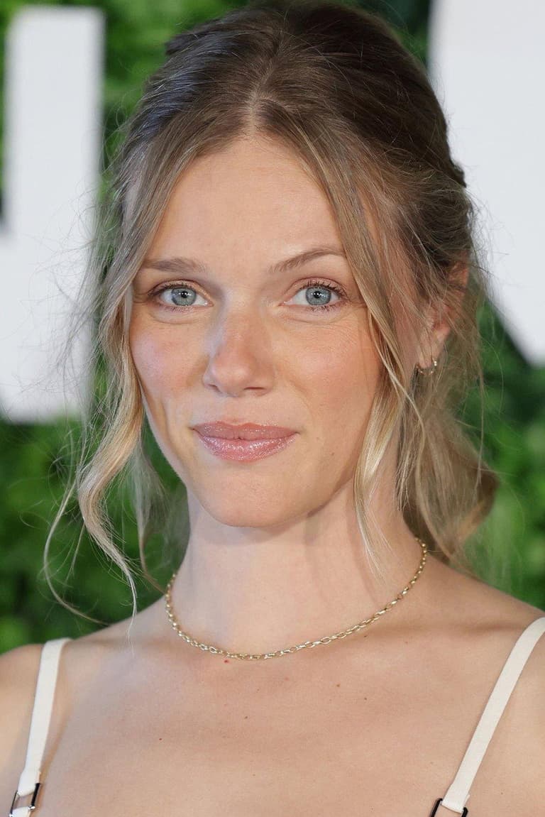 Actor Tracy Spiridakos