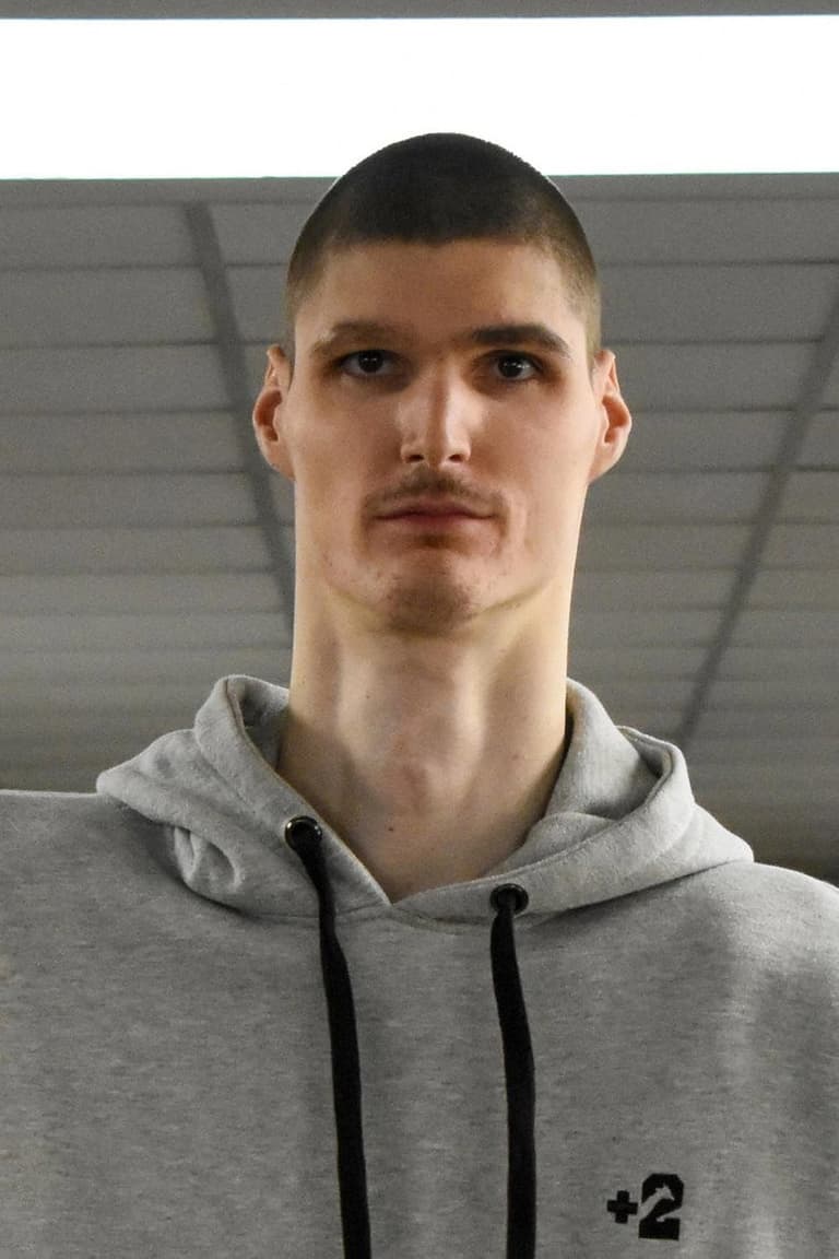 Actor Robert Bobroczkyi