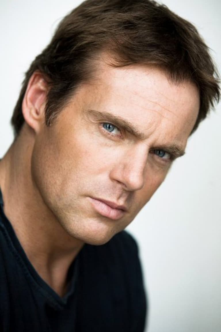 Actor Michael Shanks