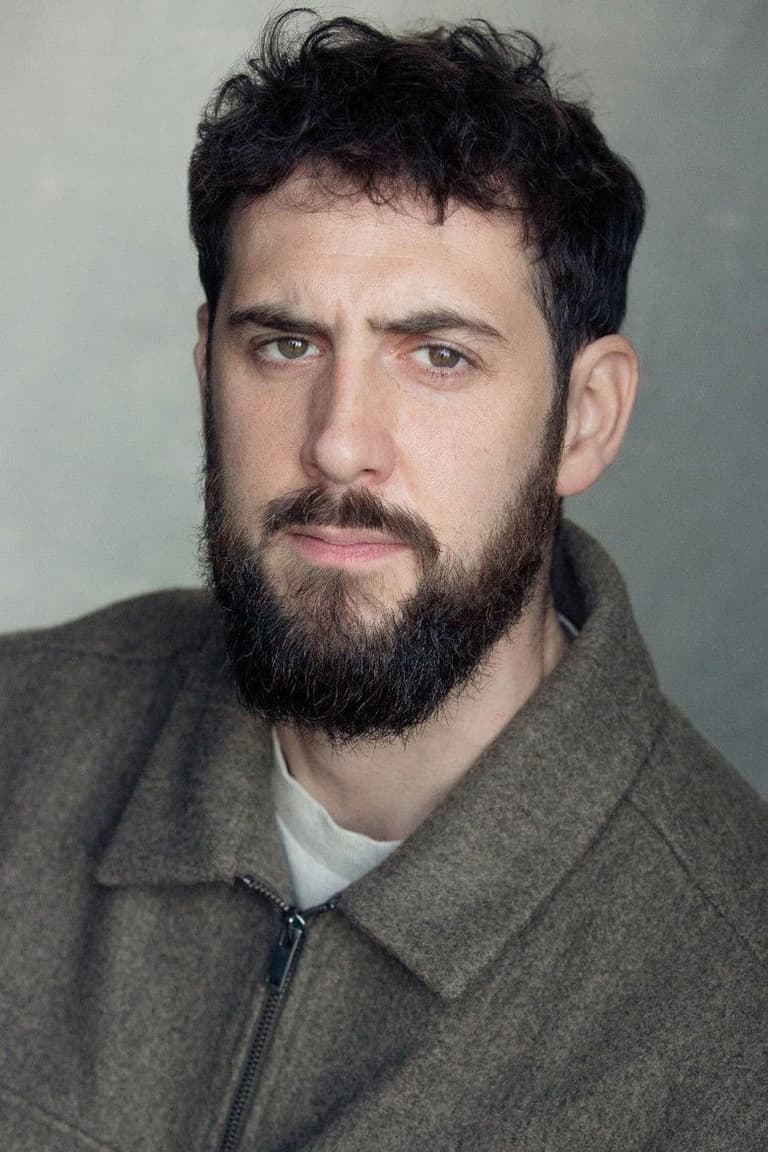 Actor Elliot Benn
