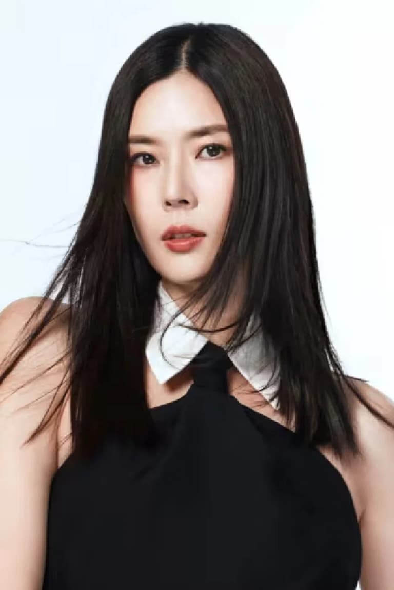 Actor Carrie Wong