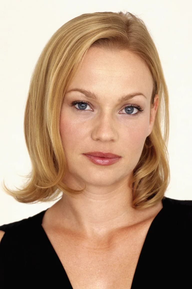 Actor Samantha Mathis