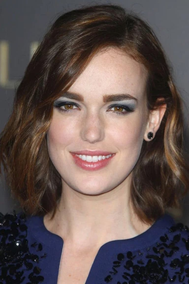 Actor Elizabeth Henstridge