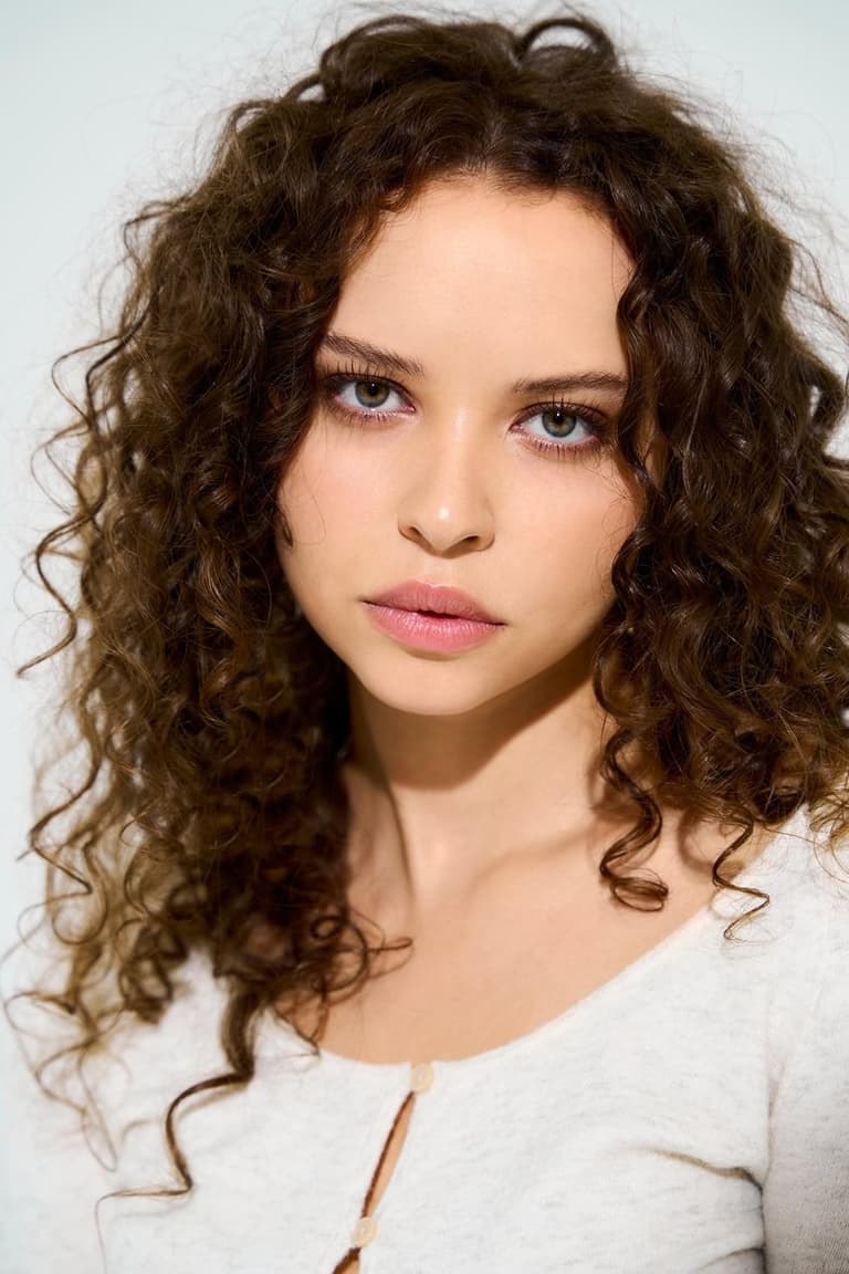Actor Isabella Briggs
