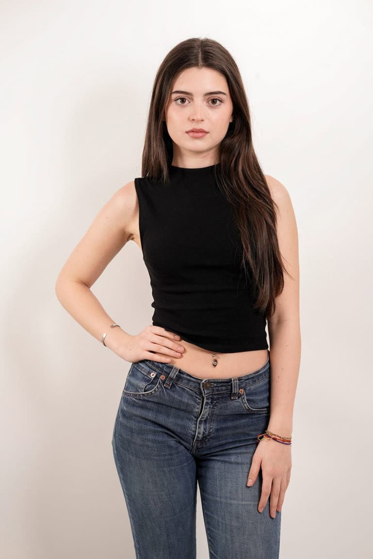 Actor Adriana Hormigos
