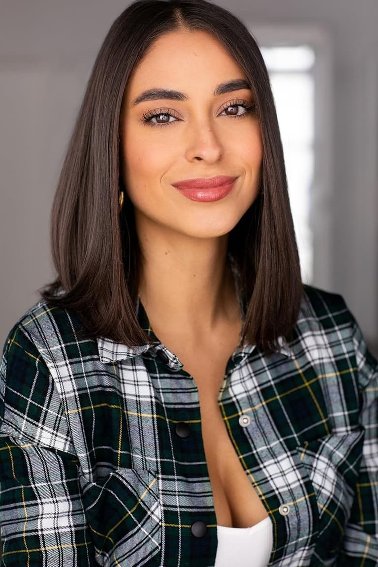 Actor Kiara Gomez Glad Bak