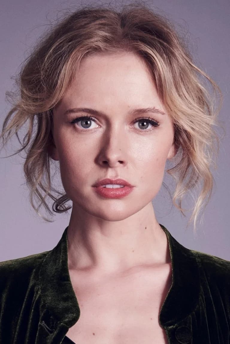 Actor Amelia Eve