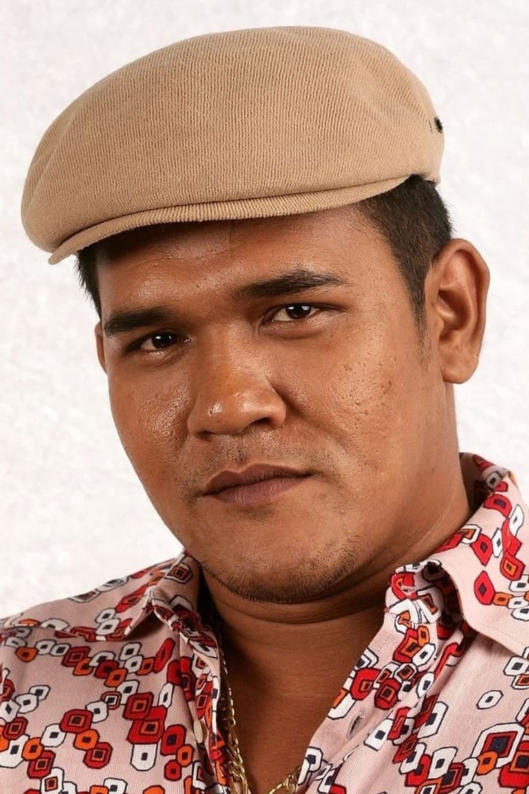 Actor Sonthaya Chitmanee