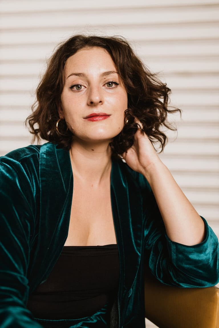 Actor Laura-lee Mostert