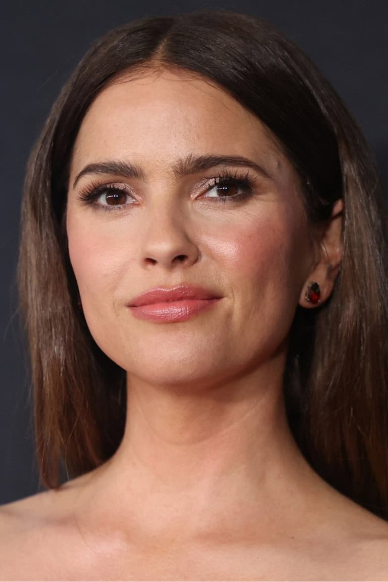 Actor Shelley Hennig