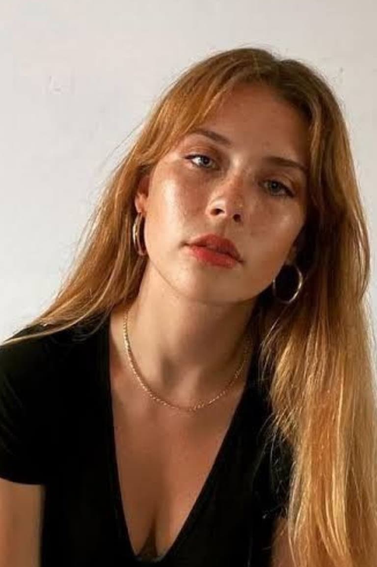 Actor Mia Tomlinson