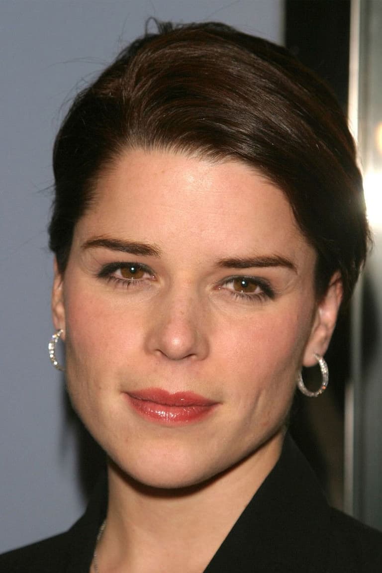 Actor Neve Campbell