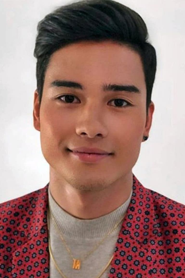 Actor Marco Gumabao