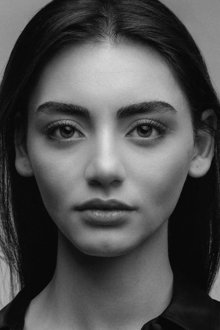 Actor Özge Törer