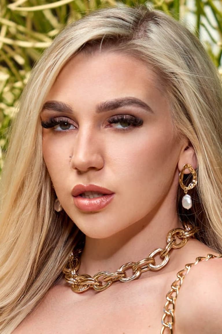 Actor Kendra Sunderland