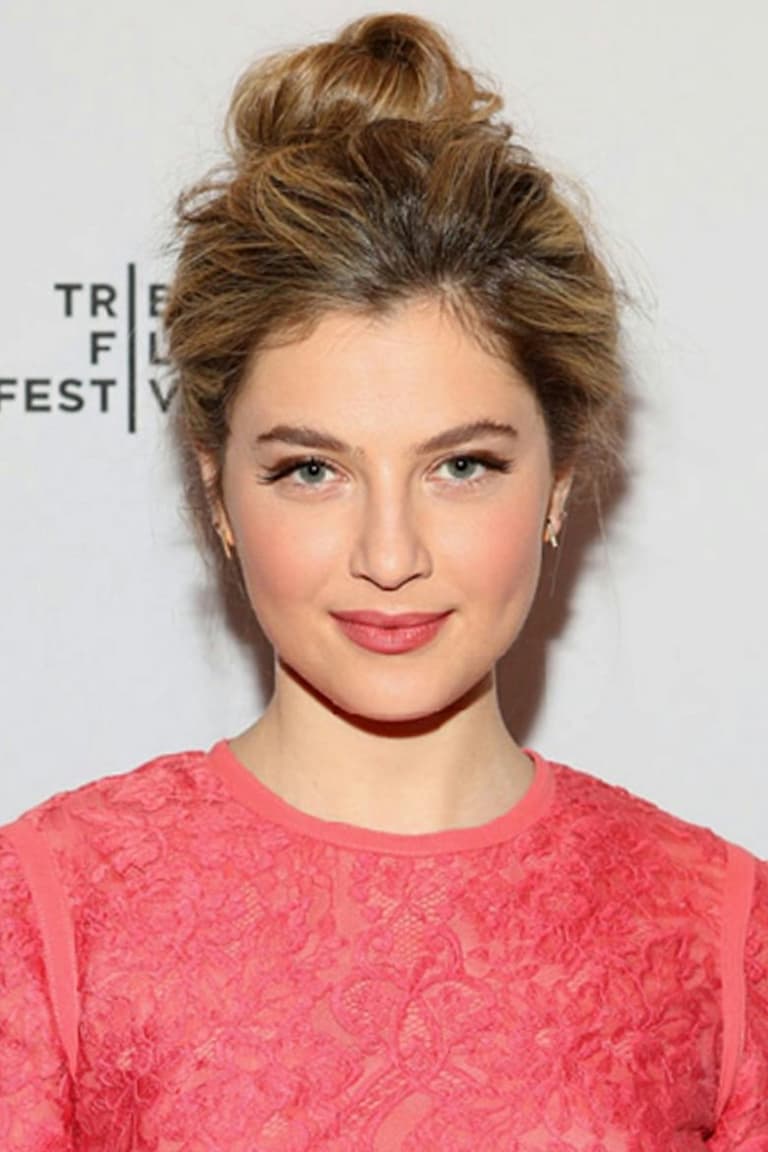 Actor Zoe Levin