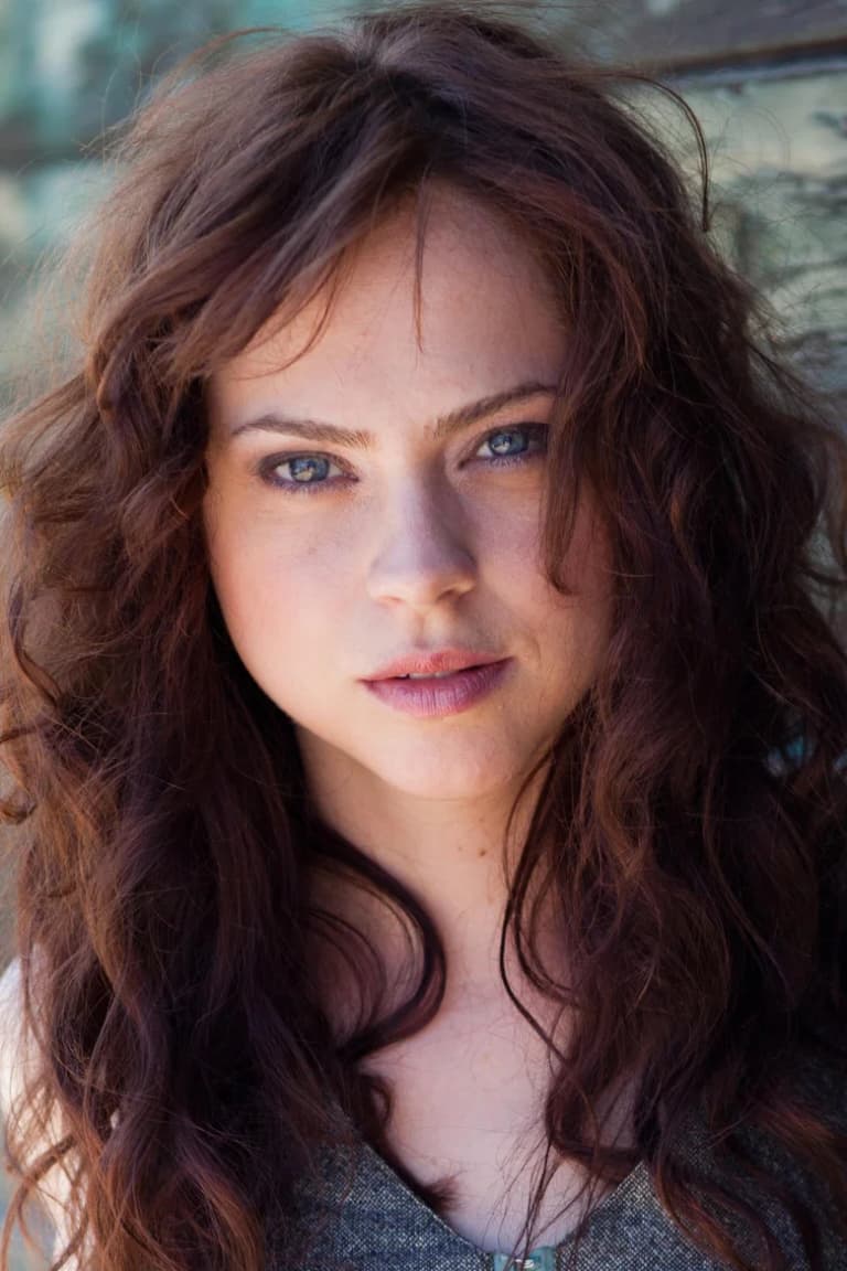 Actor Fiona Dourif