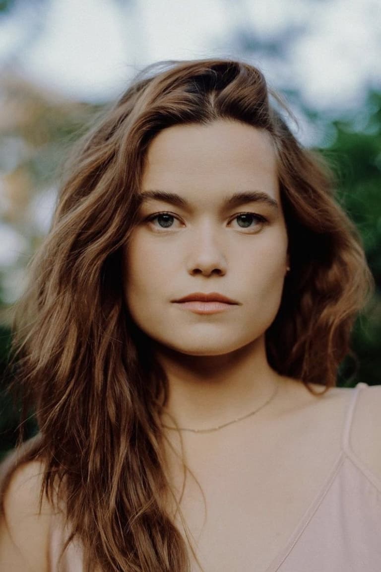 Actor Sarah Catherine Hook