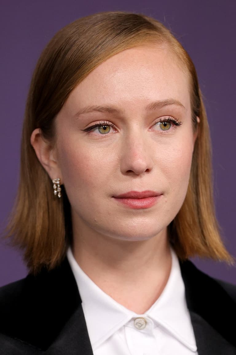 Actor Hannah Einbinder