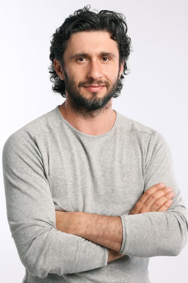 Actor Dragoș Bucur