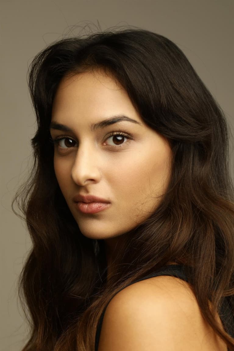 Actor Ava Nikodell