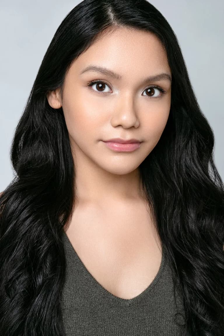 Actor Angelina LookingGlass
