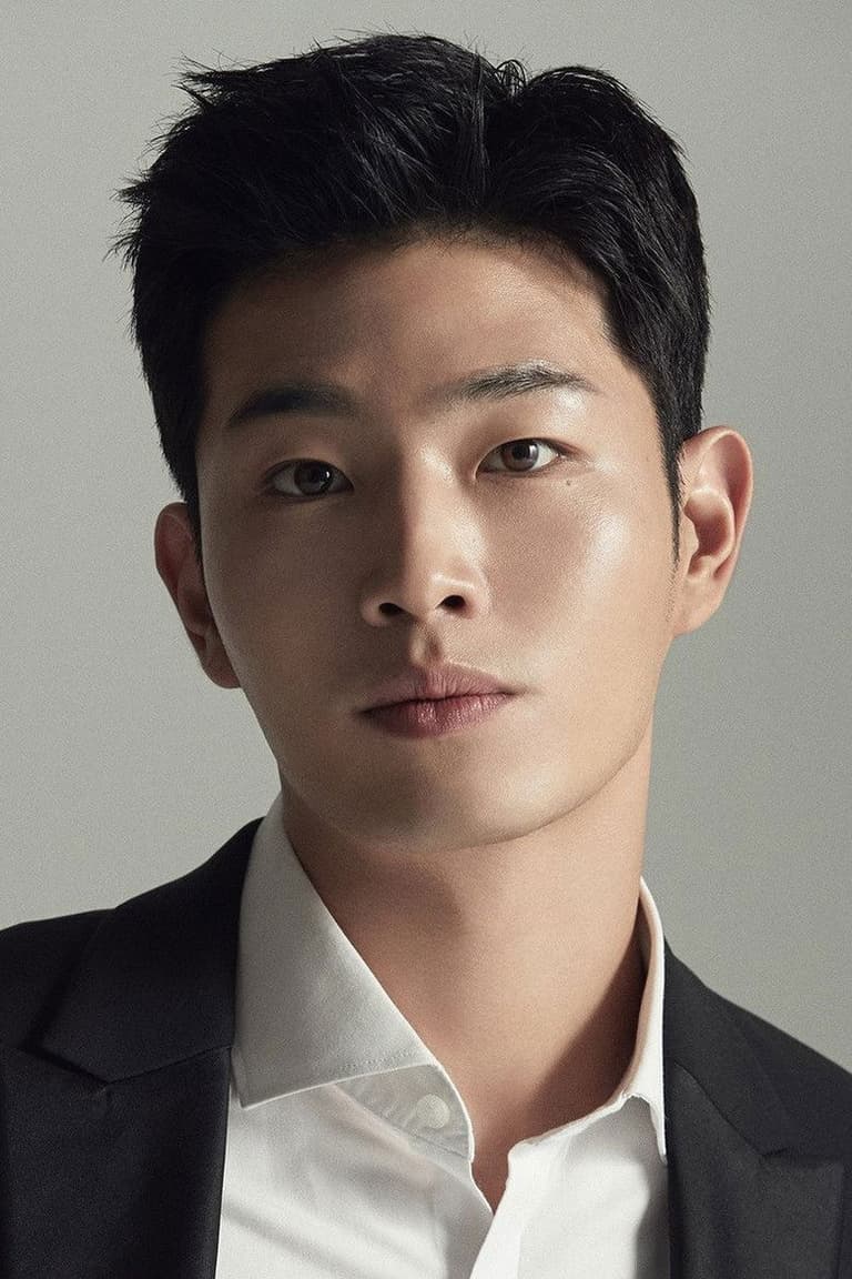 Actor Lee Dong-ju
