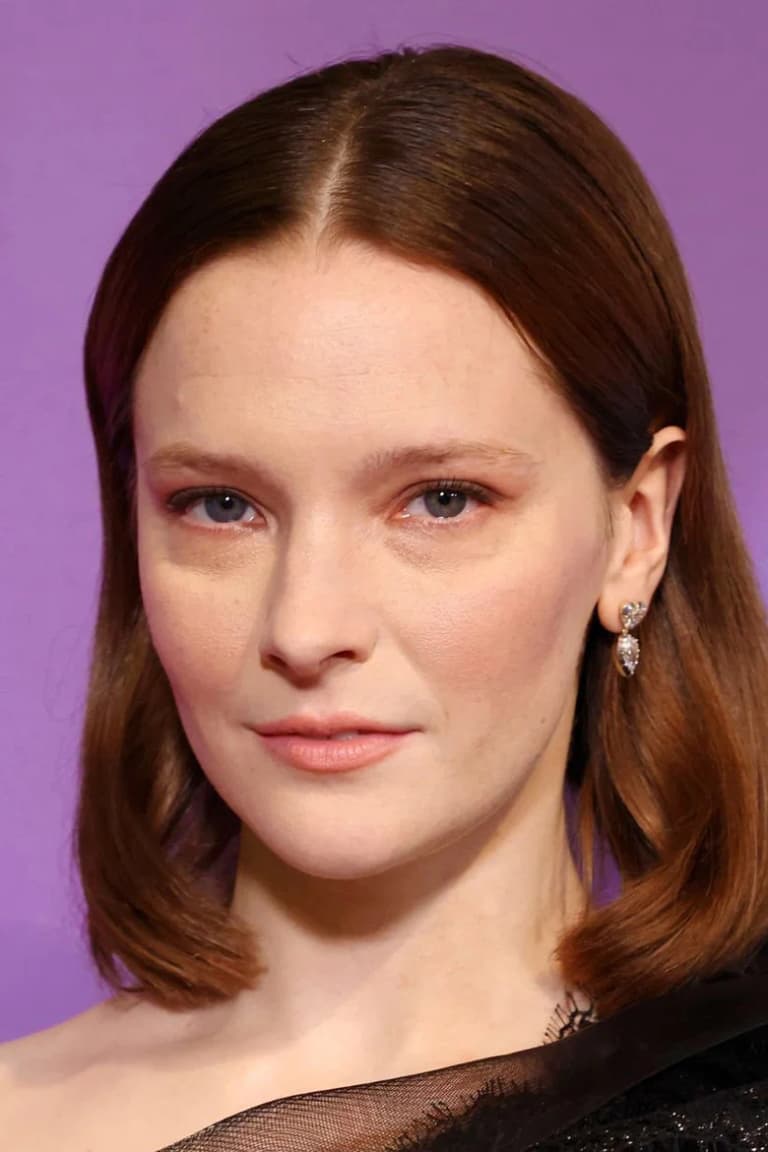Actor Morfydd Clark