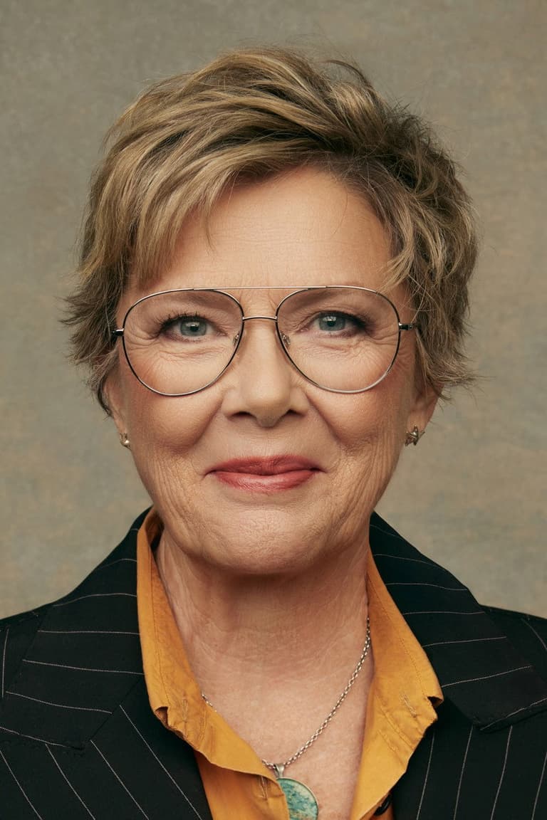 Actor Annette Bening