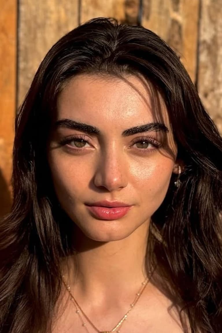 Actor Özge Törer
