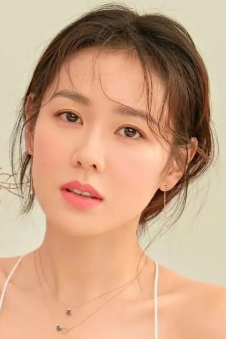 Actor Son Ye-jin