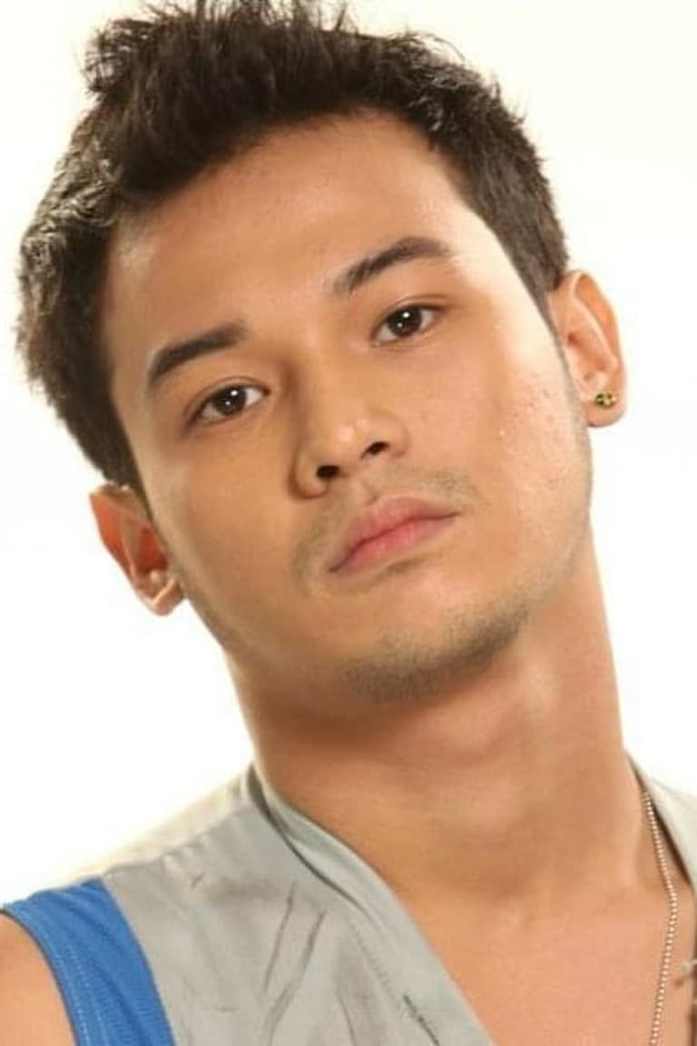 Actor Alwyn Uytingco