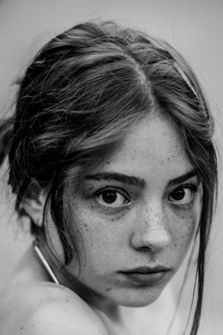 Actor Victoria Eber