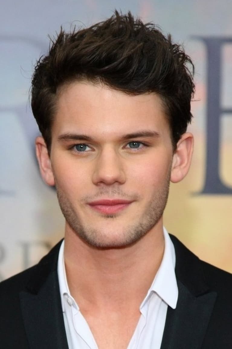 Actor Jeremy Irvine