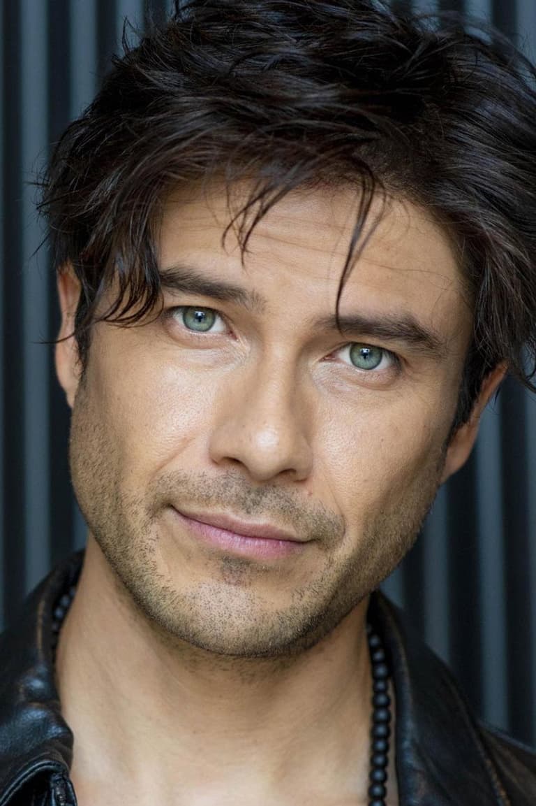 Actor Meegwun Fairbrother
