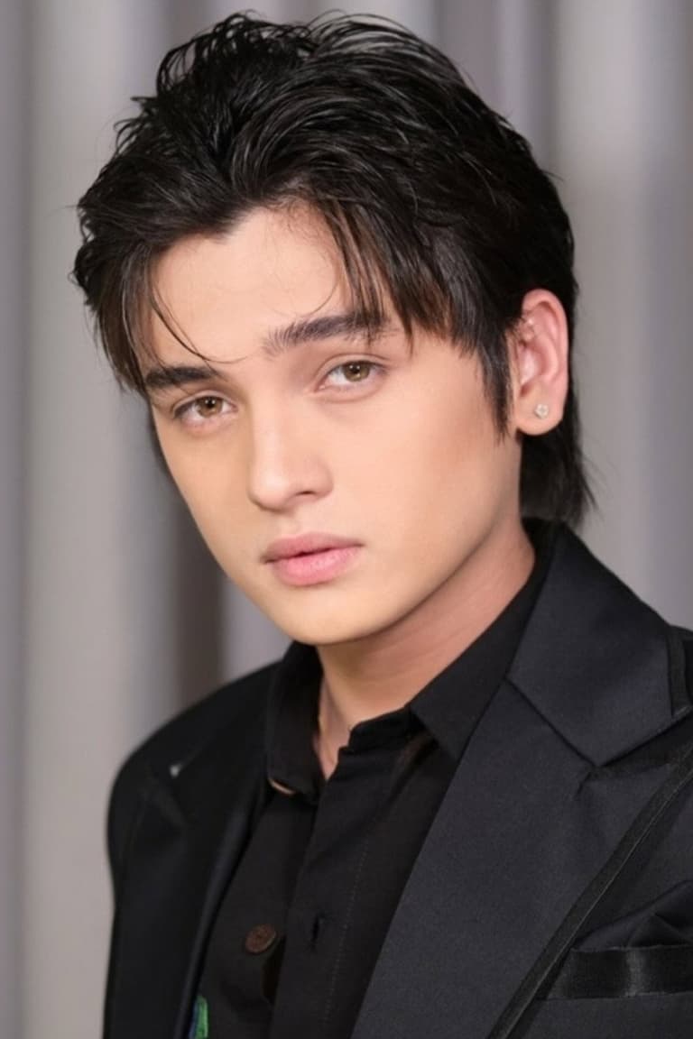 Actor Seth Fedelin