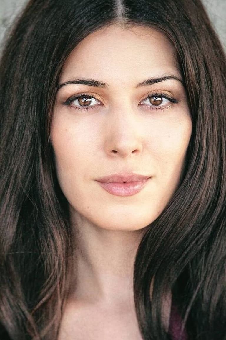 Actor Elizabeth Tabish