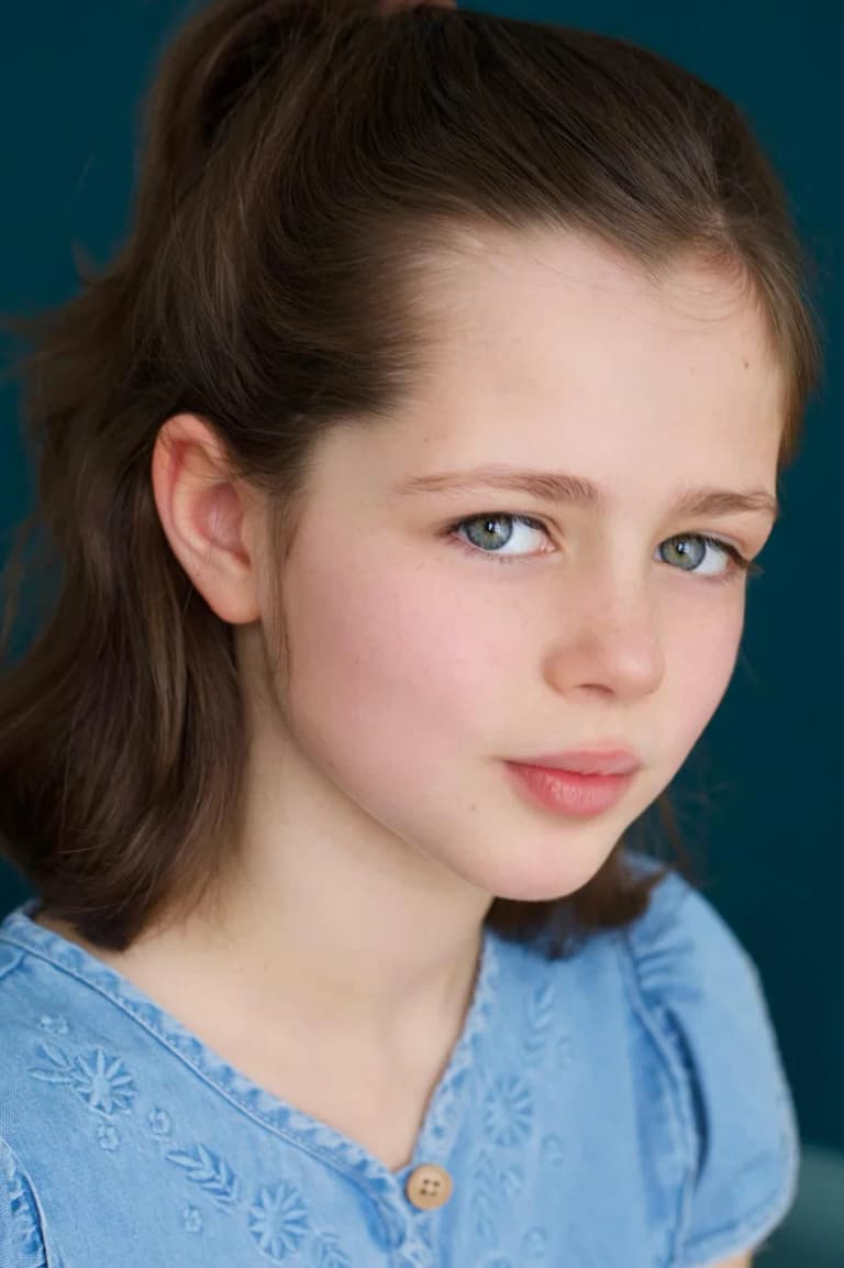Actor Scarlett Nasrat