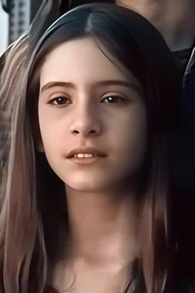 Actor Cora Mora