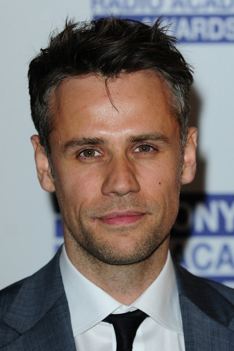 Actor Richard Bacon