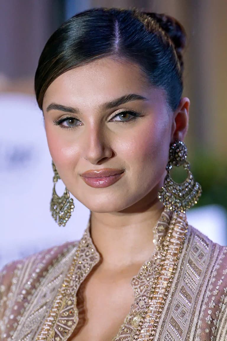 Actor Tara Sutaria