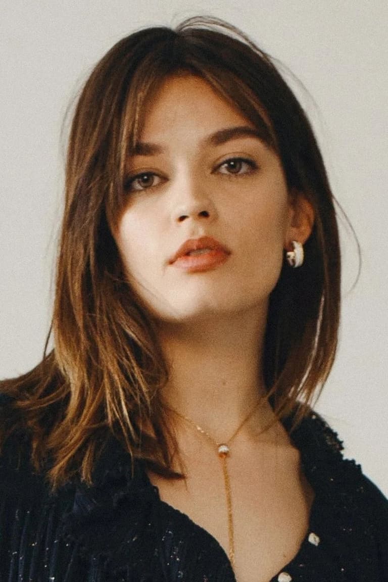 Actor Emma Mackey