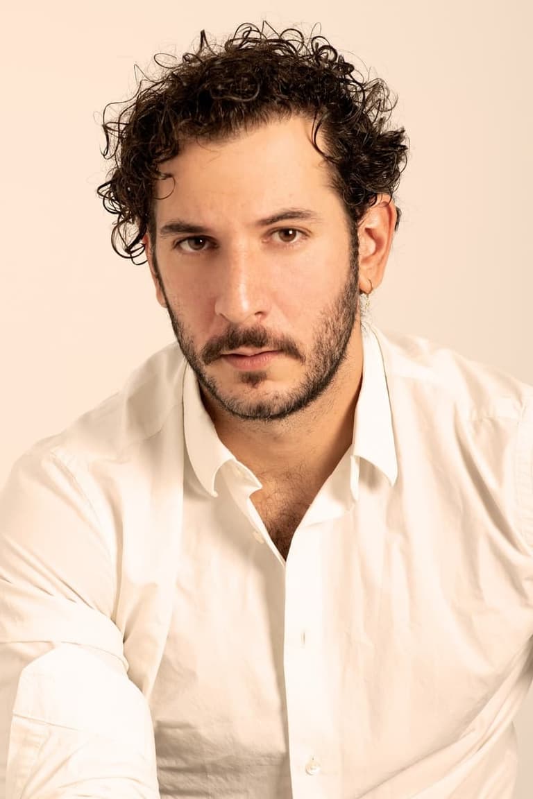 Actor Carlos Troya