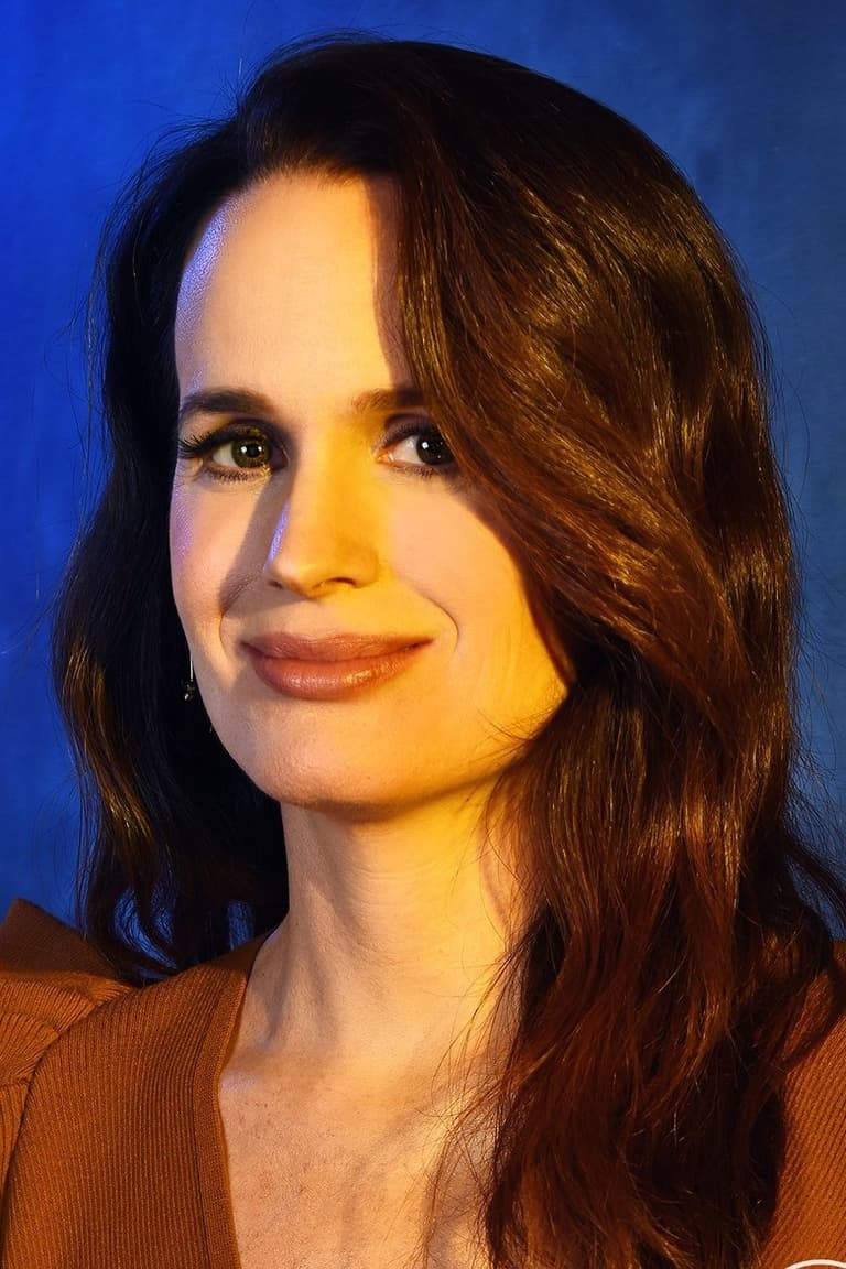 Actor Elizabeth Reaser