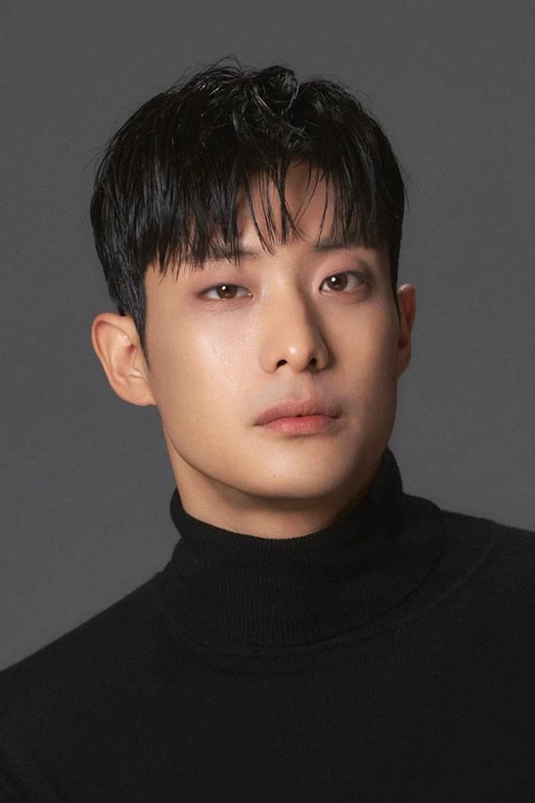 Actor Lee Myeong-ro