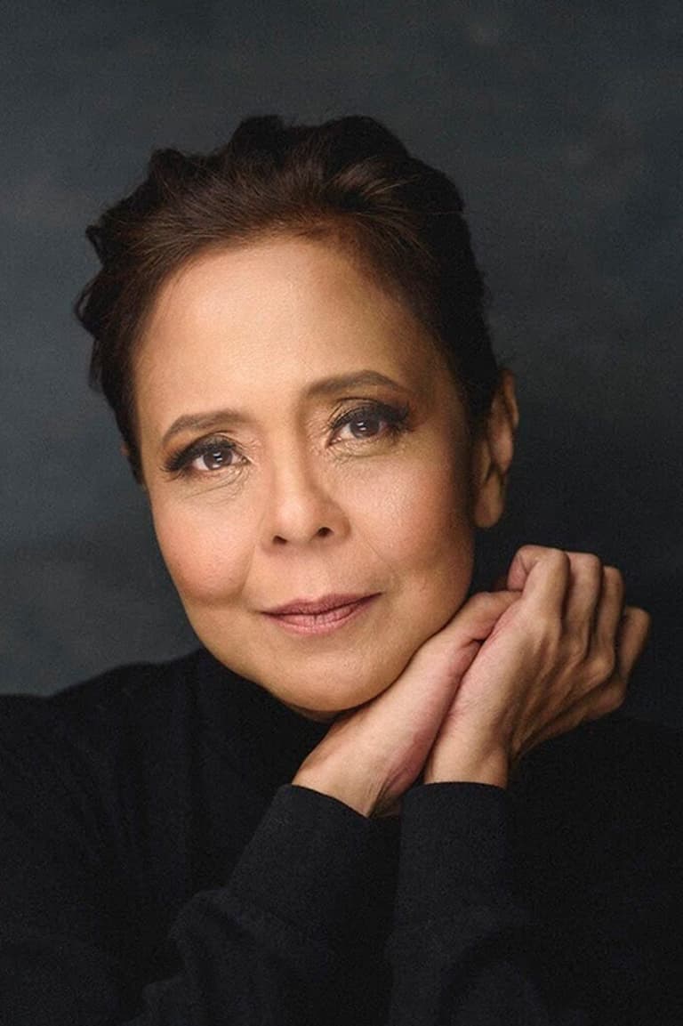Actor Dolly de Leon