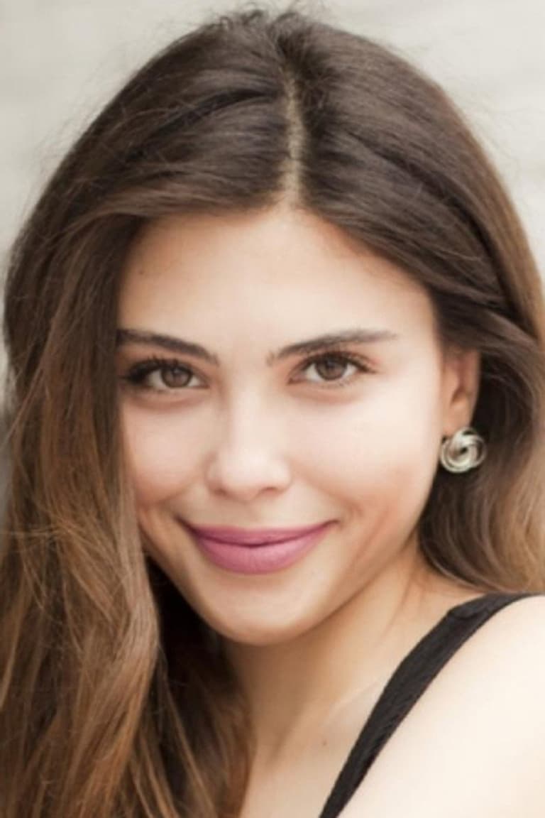 Actor Dilara Aksüyek