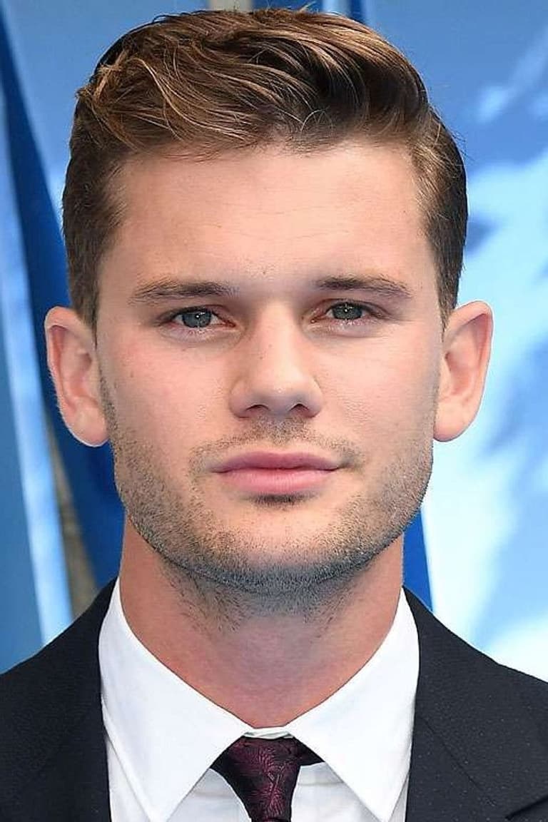 Actor Jeremy Irvine